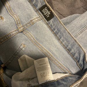 Low rise size 7 jeans